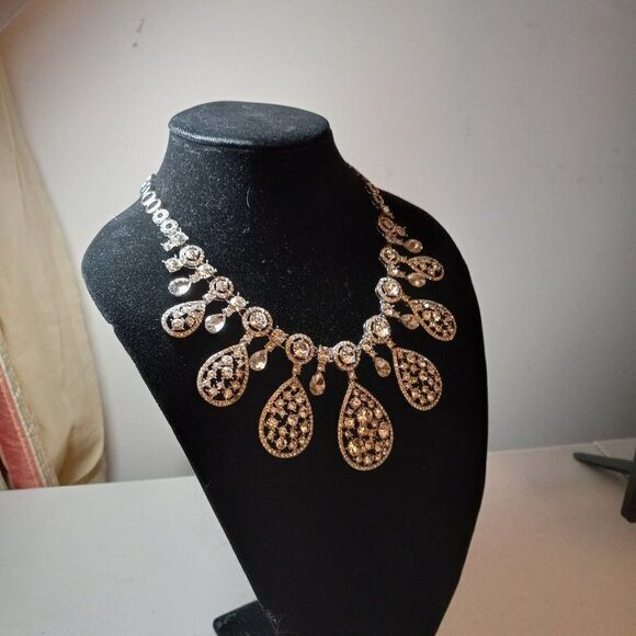 Rhinestone Graduated Bib Necklace - Picture 2 of 9